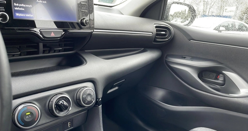 Toyota Yaris cena 71900 przebieg: 41240, rok produkcji 2022 z Szczytna małe 254
